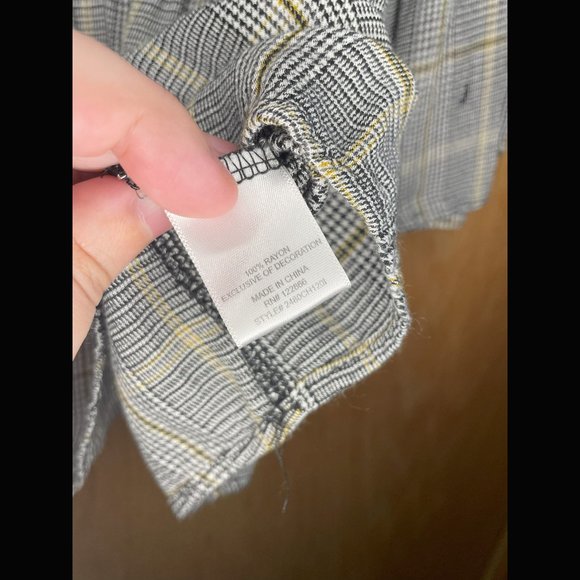 Chenault Relaxed Peplum Blouse With Embroidered Flowers Size L - Picture 6 of 7